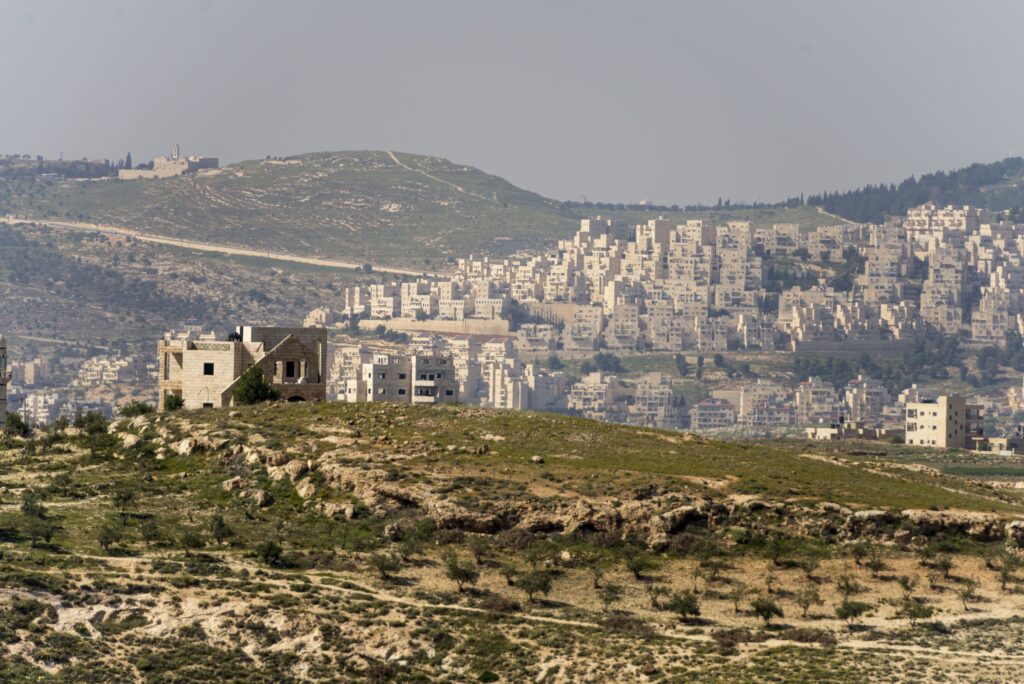 O așezare israeliană ilegală în Cisiordania